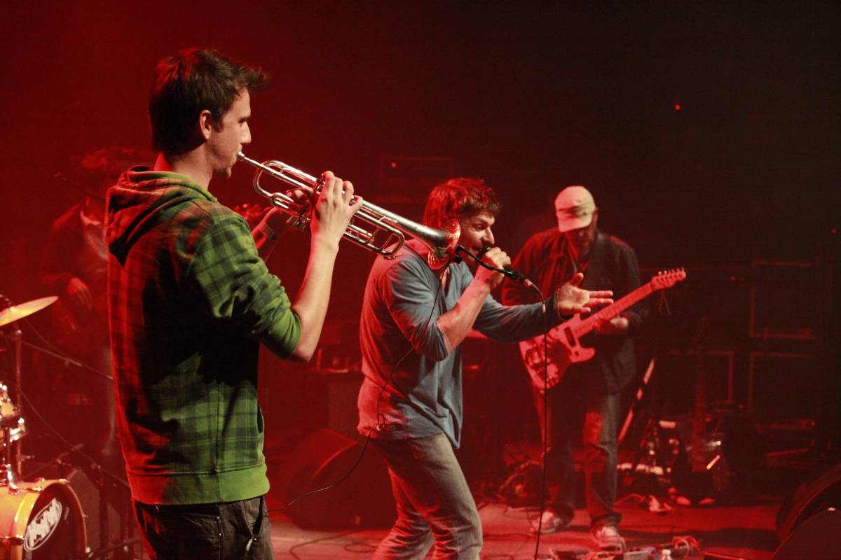 Illustration LE MILIEU - large-le-milieu.JPG